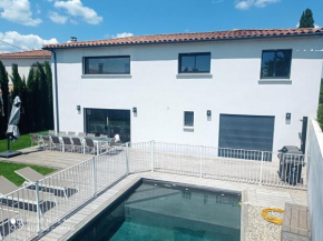 Maison moderne avec piscine